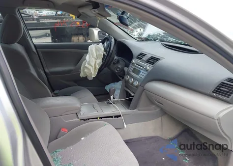 2010 Toyota Camry Le z USA, uszkodzony, nr VIN 4T1BF3EKXAU040272